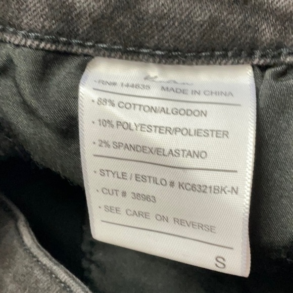 KanCan faded black high rise cutoff - Picture 7 of 9